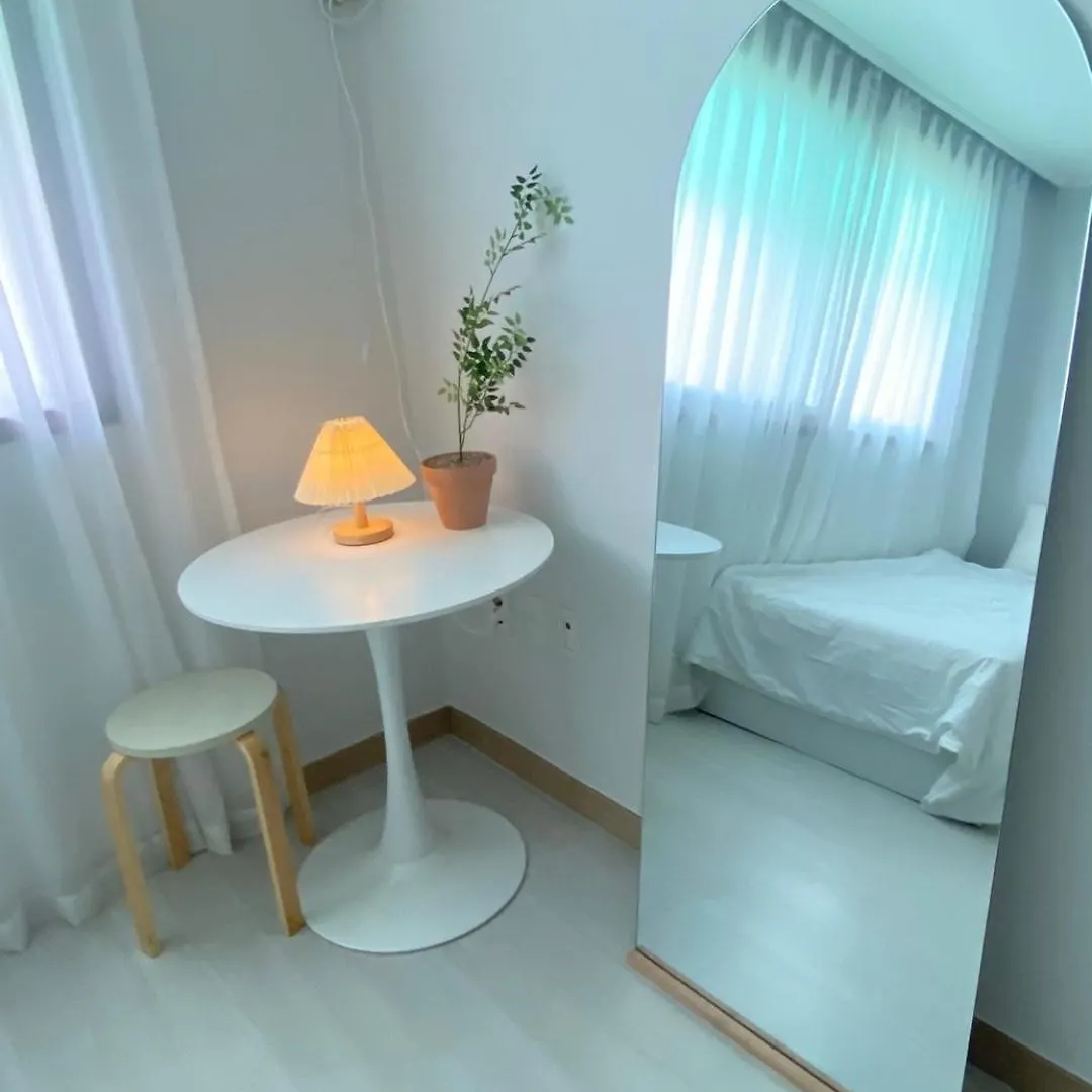 P1 Hongdea 3 Bedrooms Unit Seoul 0*,  South Korea